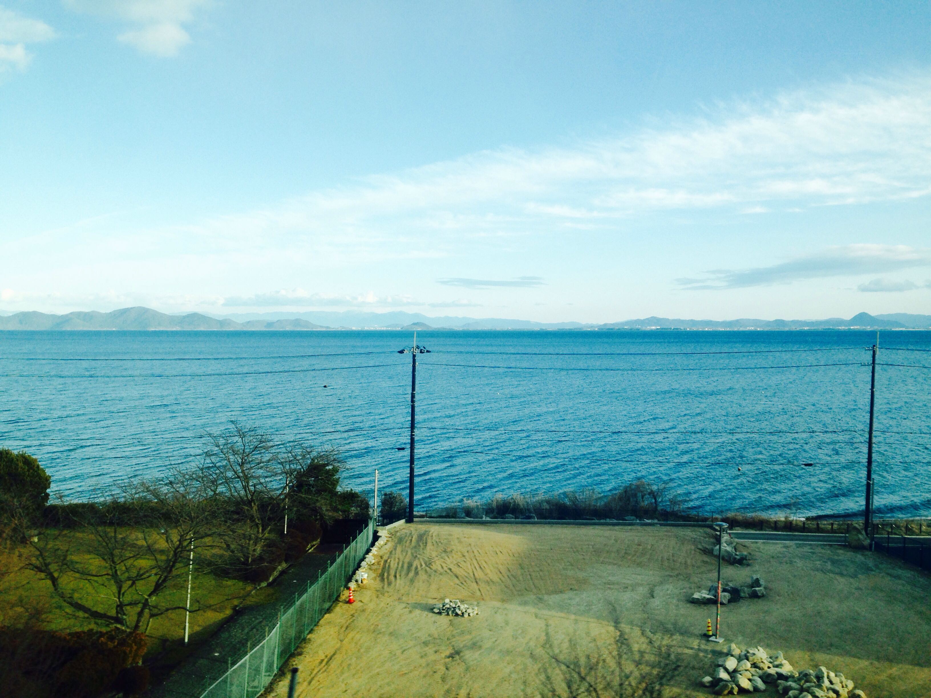 大阪京都〜金沢福井を走る特急サンダーバードで、琵琶湖が見える席は？コンセントは？